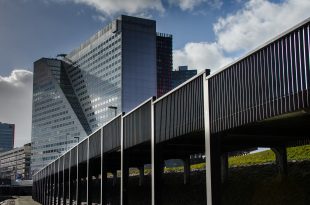 پاورپوینت پنل های خورشیدی و فتوولتائیک در صنعت ساختمان