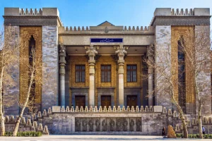 پاورپوینت تاثیر تزئینات معماری غرب بر هویت معماری دوره پهلوی اول